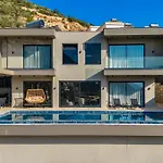 Carlito Villa *