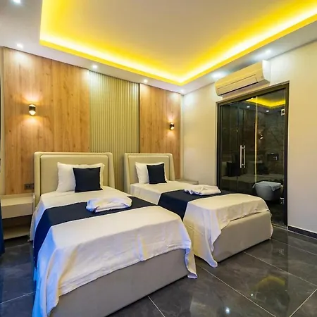 Carlito Villa *